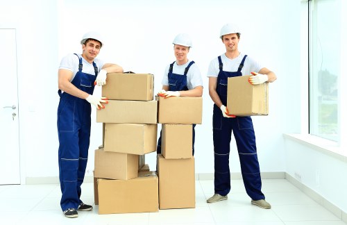 Local removal van support for packing and loading belongings
